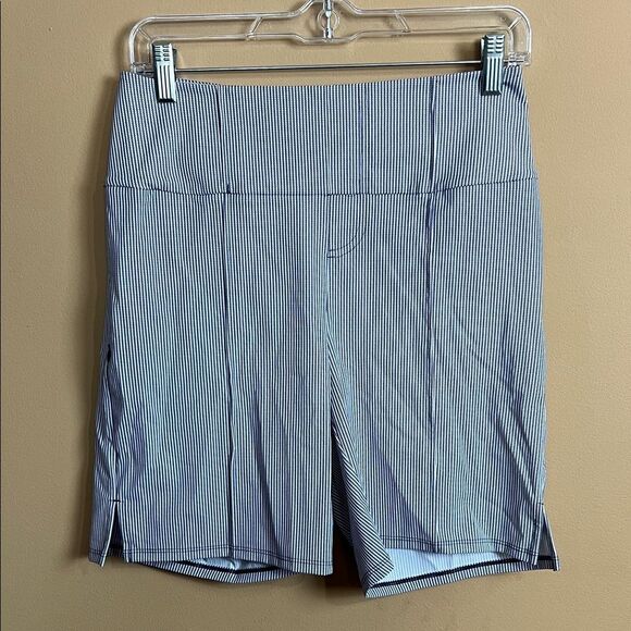 Kinöna Women’s Size Small Navy & White Striped Golf Bermuda Shorts NWOT - Picture 1 of 7